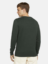 Pleteni pulover s okruglim izrezom