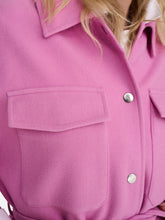 Only ženska roza jakna s pojasom